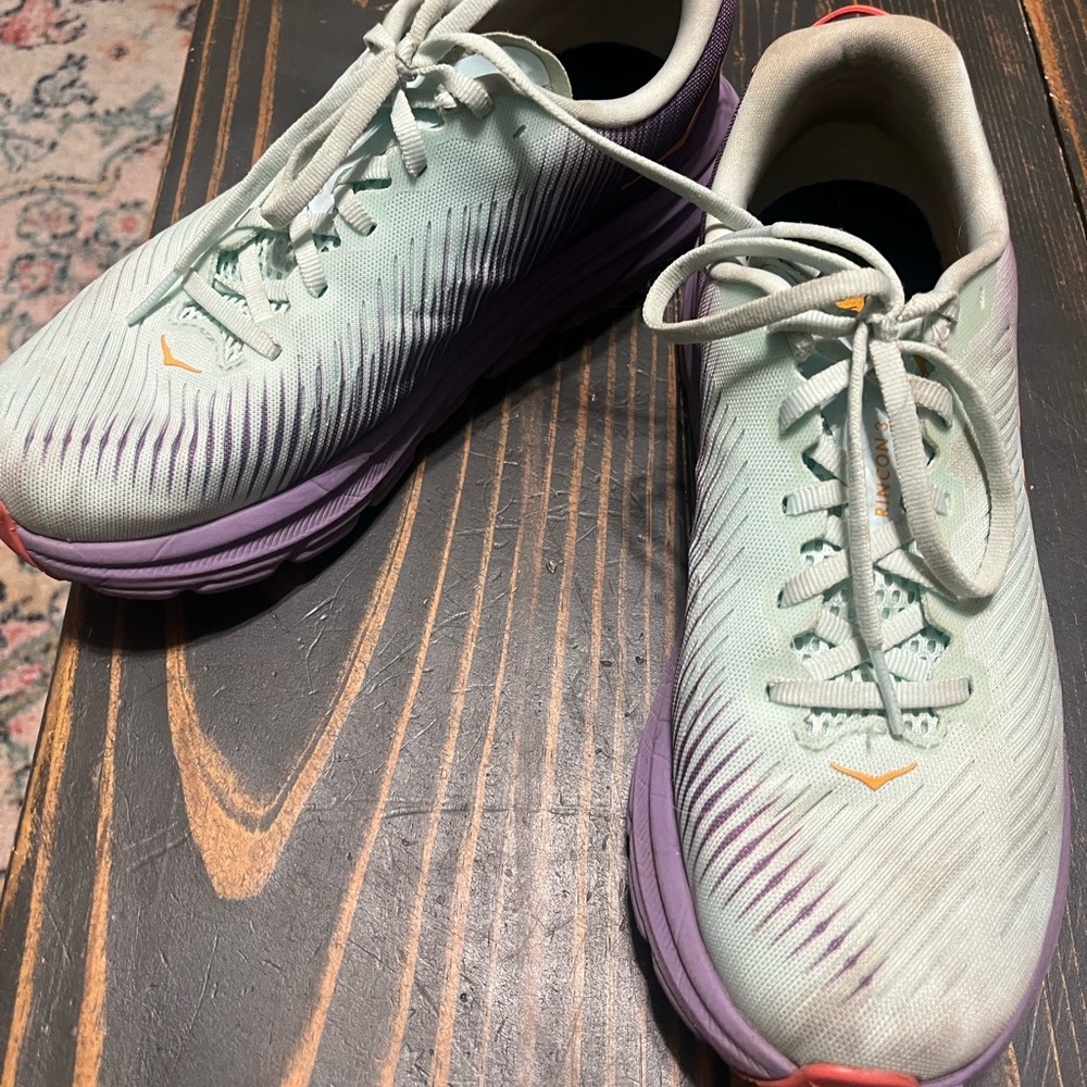 Hokas - Picture 3 of 6